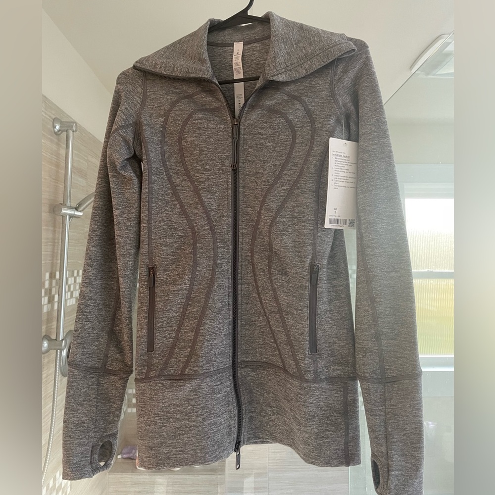 NWT lululemon in stride jacket sz 2